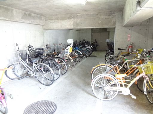 【その他共有部分】　自転車や原付５０ｃｃまでは無料で駐輪できます！