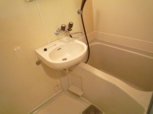 【バス】　バストイレ別になりました！洗面台付のバスルーム！
