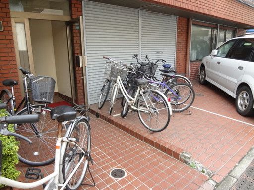【その他共有部分】　自転車のみ駐輪可能です♪