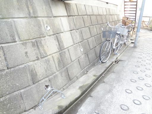 【その他共有部分】　各世帯１台のみ自転車駐輪できます。