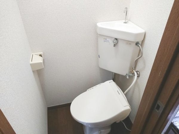 【トイレ】　温水洗浄便座で快適！