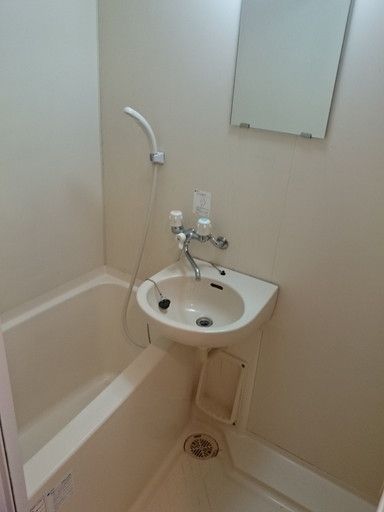 【バス】　バストイレ別で浴室乾燥機能付！（同タイプ別室の参考写真です）