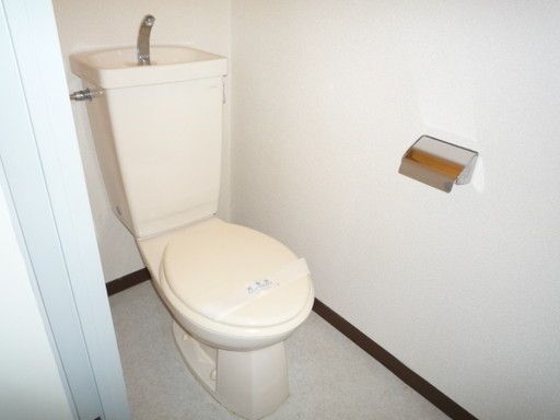 【トイレ】　洋式トイレ（同タイプ別室の写真です）