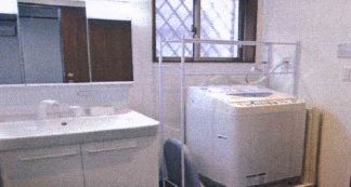 【洗面所】　独立洗面台と共同洗濯機♪