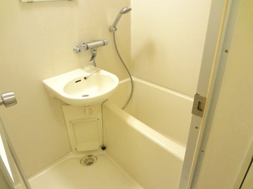 【バス】　バストイレ別！浴室乾燥機能付！（同タイプ別室の写真です）