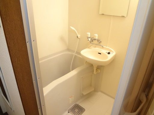 【バス】　バストイレ別！洗面台付のバスルーム！