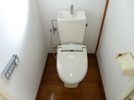 【トイレ】　2階トイレはウォシュレット付で快適♪