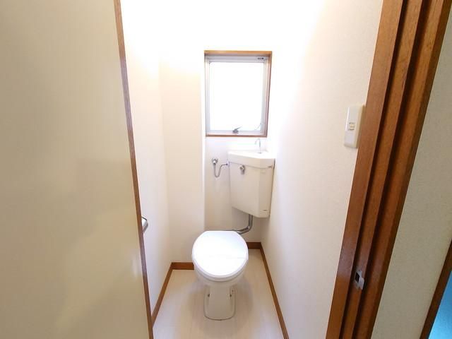 【トイレ】　窓がある明るいトイレです！