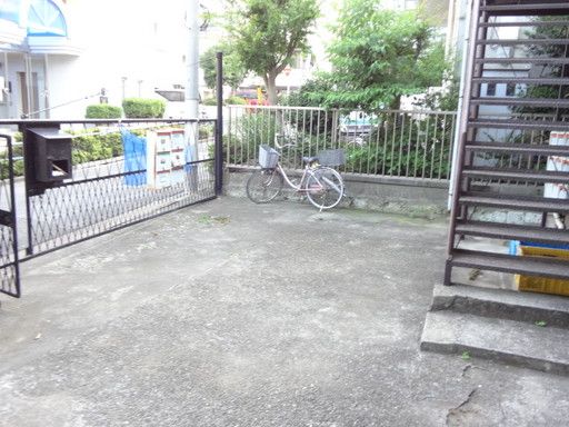 【その他共有部分】　敷地内に自転車駐輪できます！
