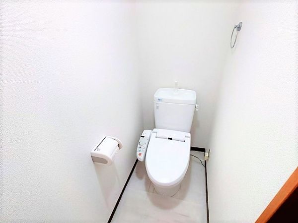 【トイレ】　共同トイレはウォシュレットタイプ！