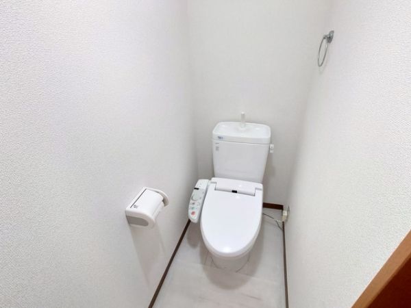 【トイレ】　共同トイレはウォシュレットタイプ！