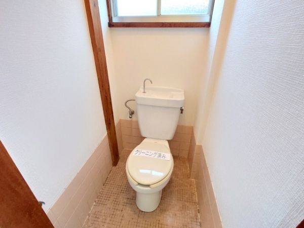 【トイレ】　窓付のトイレです！