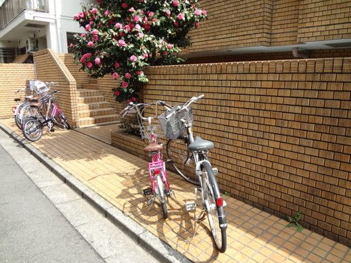 【その他共有部分】　自転車のみ駐輪可能です！（駐輪代無料）